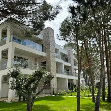 Next To Melia Premium Zone Garden Apart, Sanpietro Apartment Draç