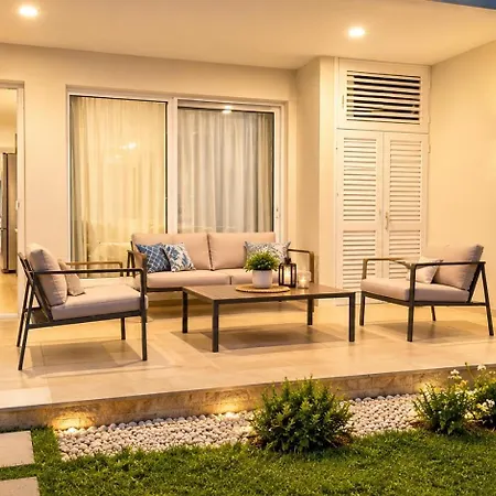 Next To Melia Premium Zone Garden Apart, Sanpietro Apartment *